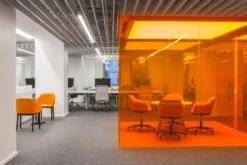 Vitra Softshell Stoel Met Zwart Onderstel, Plano 18 -Vitra Verkoopwinkel x886x886 0293.jpg.pagespeed.ic .VXquRA2ENw