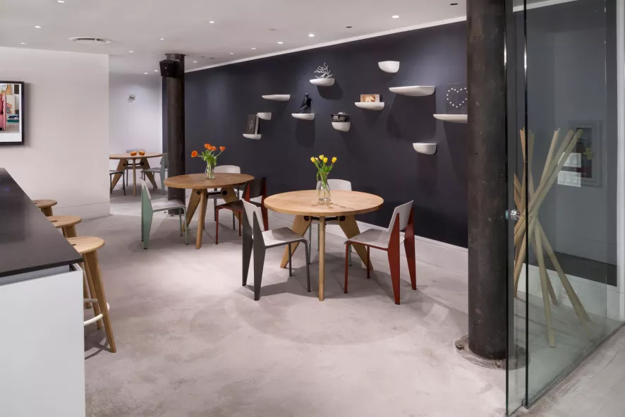 Vitra Corniches Wandplank Japans Rood Medium 8 Vitra Corniches Wandplank Japans Rood Medium - Afbeelding 8