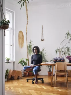 Vitra Eames Coffee Table 1140 Essen Honing Carrara Marmer 22 Vitra Eames Coffee Table 1140 Essen Honing Carrara Marmer -Vitra Verkoopwinkel x886x886 3981071portraitdeborahchoiwintersupplementmaster.jpg.pagespeed.ic .1HwMOrmroB 1