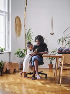 Vitra Eames Coffee Table 1140 Essen Honing Walnotenhout 21 Vitra Eames Coffee Table 1140 Essen Honing Walnotenhout -Vitra Verkoopwinkel x886x886 3988392coversupplementglobalcollectiondeborahchoimaster.jpg.pagespeed.ic .2a3l6CUwnR