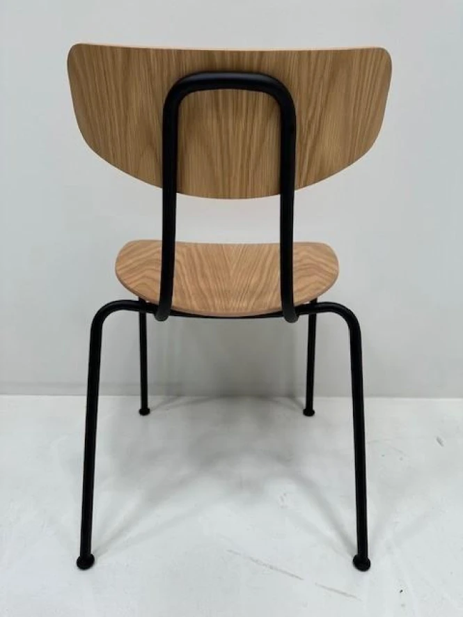 Vitra Tweedekansje - Moca Stoel Zwart Gepoedercoat Onderstel Naturel Eiken 16 Vitra Tweedekansje - Moca Stoel Zwart Gepoedercoat Onderstel Naturel Eiken - Afbeelding 16