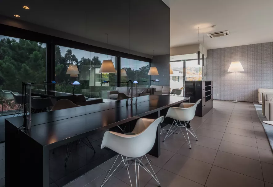 Vitra Eames DAR Stoel Verchroomd Onderstel, Zacht Rose 7 Vitra Eames DAR Stoel Verchroomd Onderstel, Zacht Rose - Afbeelding 7