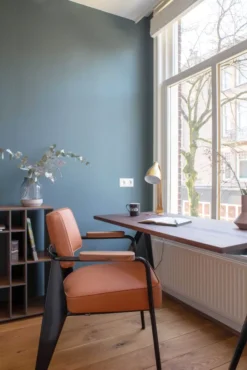 Vitra Fauteuil Direction Fauteuil Twill Blue, Prouve Blue, Arm Nat -Vitra Verkoopwinkel x886x886 binnenkijkerstudeerkameremmastraat.jpg.pagespeed.ic .PO7iQYFbZW