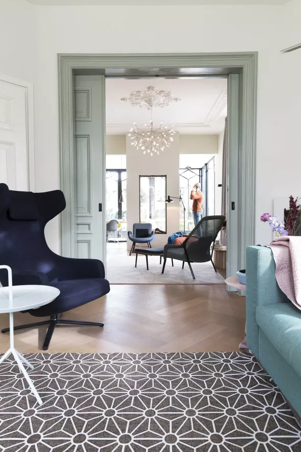 Vitra Slow Chair Met Ottoman Loungestoel Bruin / Poedercoating Aubergine 18 Vitra Slow Chair Met Ottoman Loungestoel Bruin / Poedercoating Aubergine - Afbeelding 18