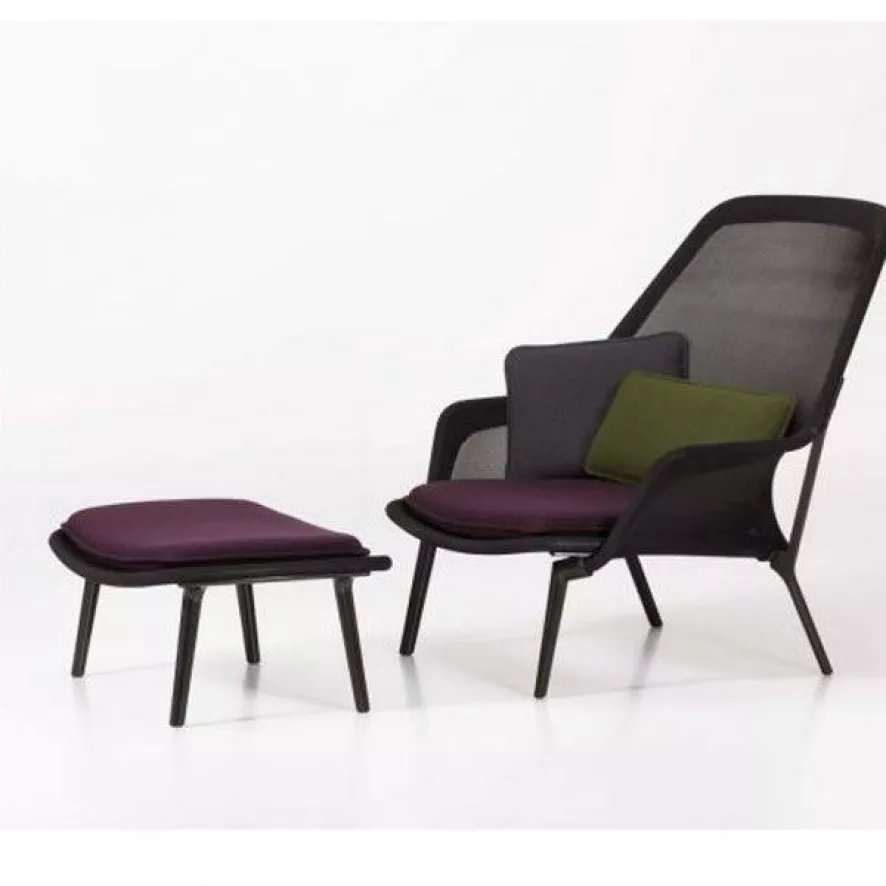 Vitra Slow Chair Met Ottoman Loungestoel Bruin / Poedercoating Aubergine 1 Vitra Slow Chair Met Ottoman Loungestoel Bruin / Poedercoating Aubergine