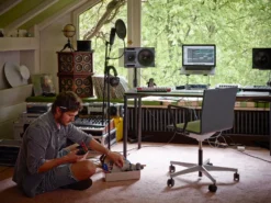 Vitra .04 Bureaustoel Rood 9 Vitra .04 Bureaustoel Rood -Vitra Verkoopwinkel x886x886 vitra 04 bureaustoel sfeer 2.jpg.pagespeed.ic .hmaW3hwSpq