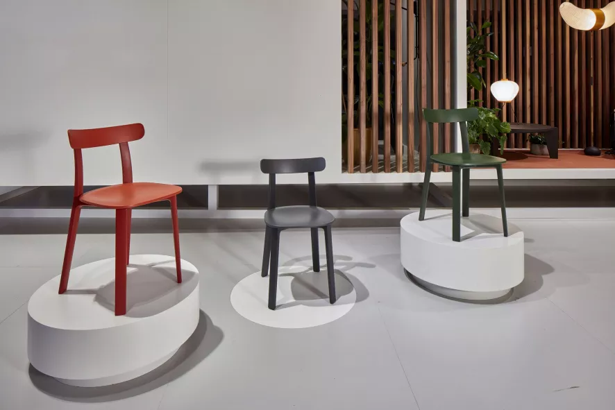 Vitra All Plastic Stoel Ice Grey Tapijtglijders 7 Vitra All Plastic Stoel Ice Grey Tapijtglijders - Afbeelding 7