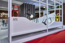 Vitra All Plastic Stoel Ice Grey Tapijtglijders 20 Vitra All Plastic Stoel Ice Grey Tapijtglijders -Vitra Verkoopwinkel x886x886 vitra all plastic chair stoel sfeer 5 1.jpg.pagespeed.ic .pOdtx NayL