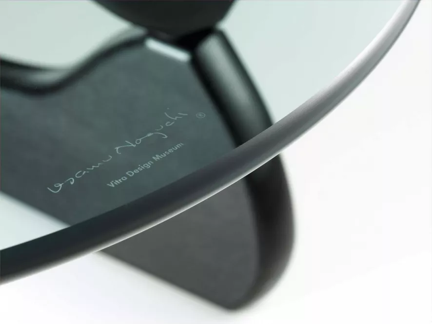 Vitra Noguchi Coffee Table Salontafel Essen Zwart 3 Vitra Noguchi Coffee Table Salontafel Essen Zwart - Afbeelding 3