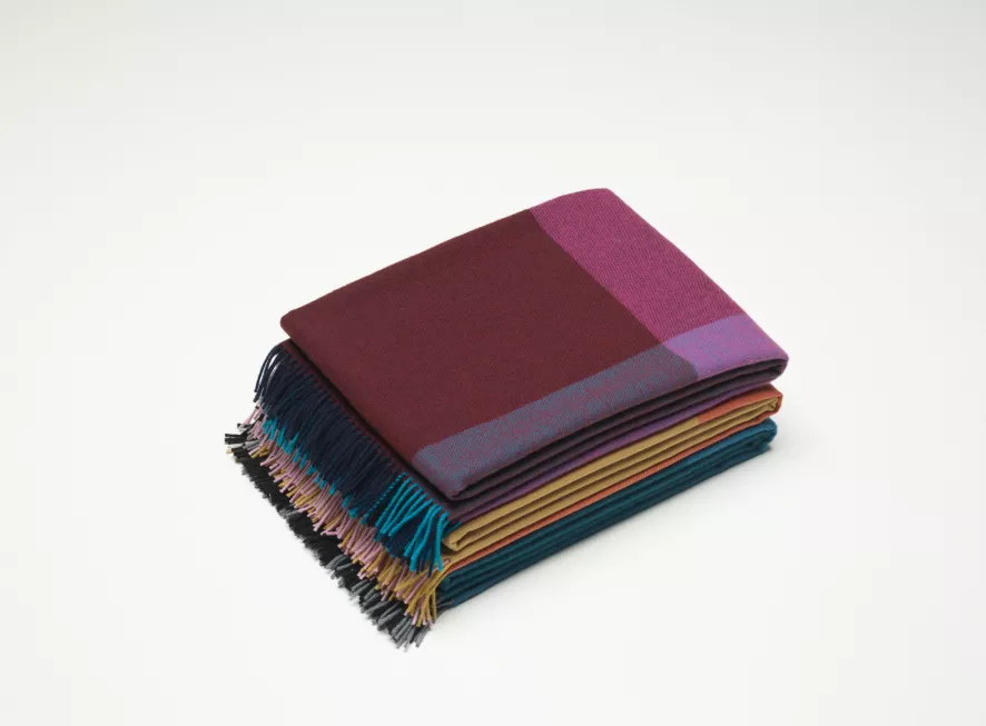 Vitra Colour Block Plaid 204x130 Bordeaux 3 Vitra Colour Block Plaid 204x130 Bordeaux - Afbeelding 3