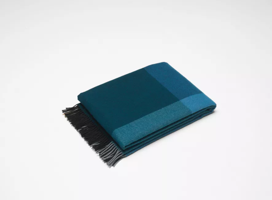 Vitra Colour Block Plaid 204x130 Bordeaux 4 Vitra Colour Block Plaid 204x130 Bordeaux - Afbeelding 4