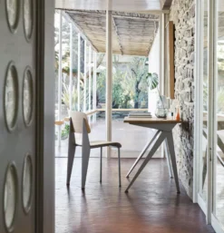 Vitra Compas Direction Bureau 125x60 Natural Oak Tabletop, Prouvé Bleu Marcoule Base 12 Vitra Compas Direction Bureau 125x60 Natural Oak Tabletop, Prouvé Bleu Marcoule Base -Vitra Verkoopwinkel x886x886 vitra compas direction bureau 125x6018.jpg.pagespeed.ic .qDGzgUJ Mu 1