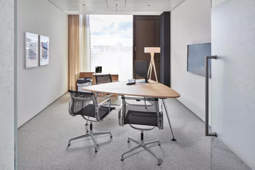 Vitra EA 104 Stoel Leder Nero, Onderstel Verchroomd 18 Vitra EA 104 Stoel Leder Nero, Onderstel Verchroomd - Afbeelding 18