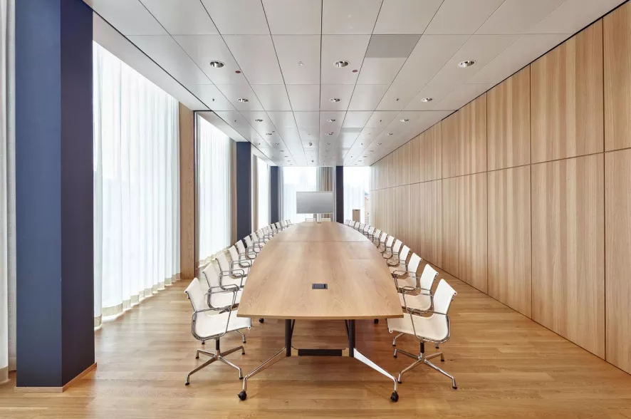 Vitra EA 104 Stoel Hopsak Ijsblauw/ivoor, Onderstel Verchroomd 19 Vitra EA 104 Stoel Hopsak Ijsblauw/ivoor, Onderstel Verchroomd - Afbeelding 19