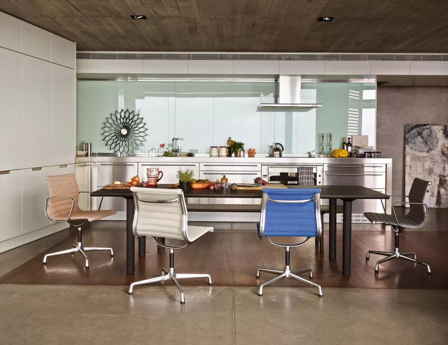 Vitra EA 104 Stoel Hopsak Ijsblauw/ivoor, Onderstel Verchroomd 16 Vitra EA 104 Stoel Hopsak Ijsblauw/ivoor, Onderstel Verchroomd - Afbeelding 16