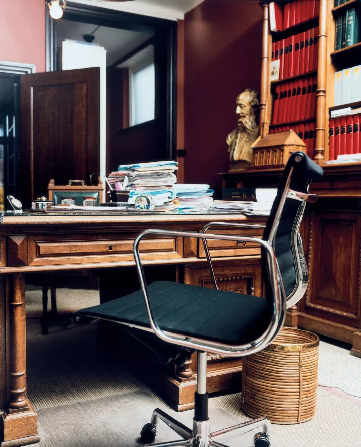 Vitra EA 117 Bureaustoel Hopsak Zwart, Verchroomd, Harde Wielen 5 Vitra EA 117 Bureaustoel Hopsak Zwart, Verchroomd, Harde Wielen - Afbeelding 5