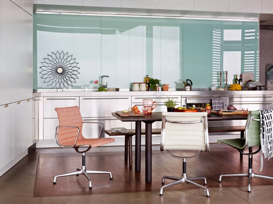 Vitra EA 104 Stoel Leder Nero, Onderstel Verchroomd 6 Vitra EA 104 Stoel Leder Nero, Onderstel Verchroomd - Afbeelding 6