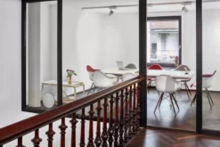 Vitra Eames DAW Stoel Donker Esdoorn Onderstel, Mosterdgeel -Vitra Verkoopwinkel x886x886 vitra eames daw stoel met donker esdoorn onderstel16.jpg.pagespeed.ic .41kP kc1ZC 1