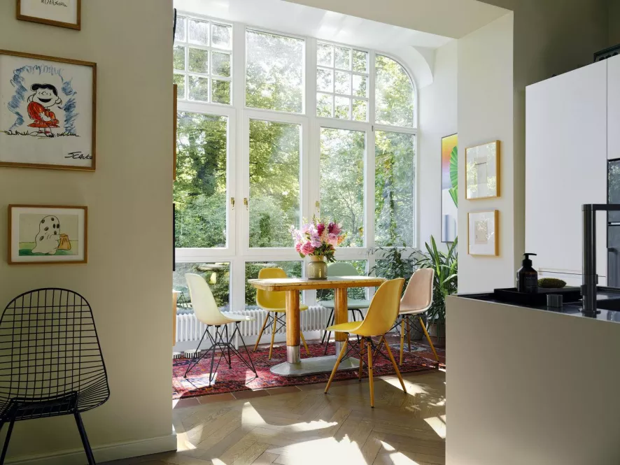 Vitra Eames DSW Stoel Geelachtig Esdoorn Onderstel, Zacht Rose 9 Vitra Eames DSW Stoel Geelachtig Esdoorn Onderstel, Zacht Rose - Afbeelding 9