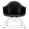 Vitra Eames LAR Loungestoel Wit Onderstel, Diepzwart