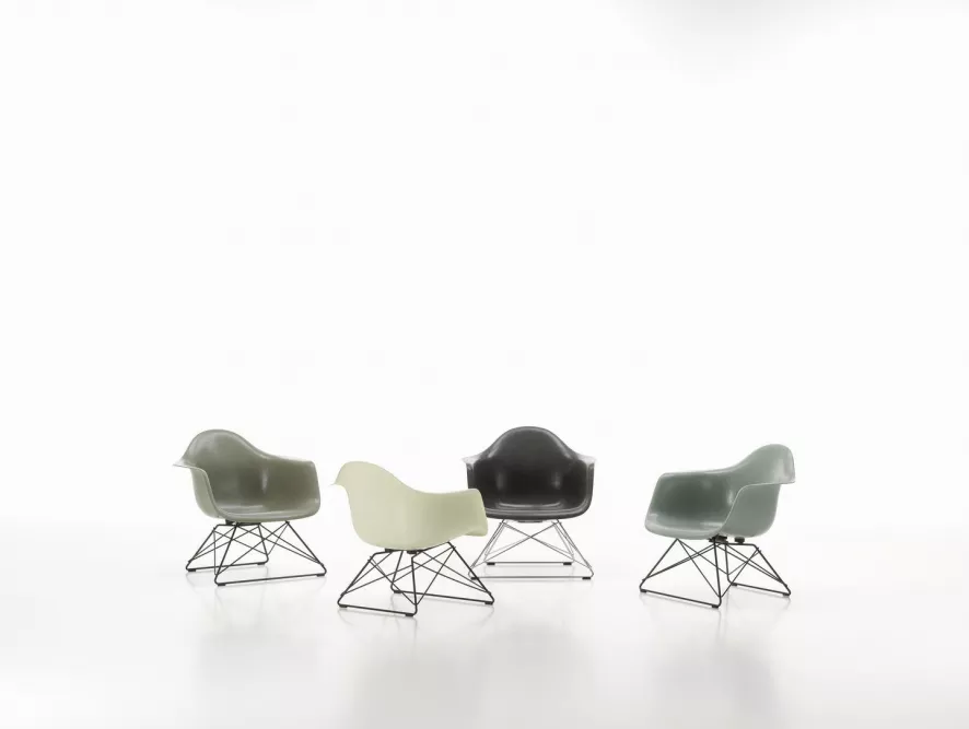Vitra Eames LAR Loungestoel Zwart Onderstel, Zeeblauw 12 Vitra Eames LAR Loungestoel Zwart Onderstel, Zeeblauw - Afbeelding 12