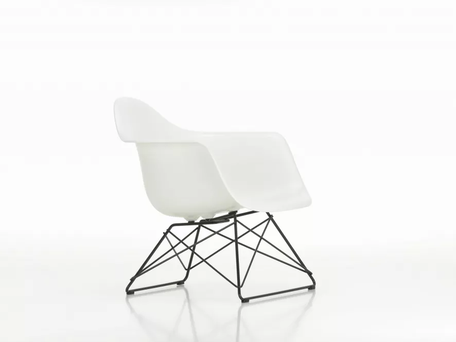 Vitra Eames LAR Loungestoel Zwart Onderstel, Wit 5 Vitra Eames LAR Loungestoel Zwart Onderstel, Wit - Afbeelding 5