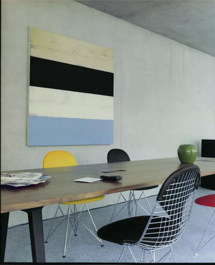 Vitra Eames Wire Chair DKR-2 Stoel Gepoedercoat Onderstel Leer Zandkleurig 4 Vitra Eames Wire Chair DKR-2 Stoel Gepoedercoat Onderstel Leer Zandkleurig - Afbeelding 4