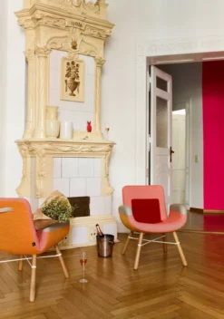 Vitra East River Chair Fauteuil Stofmix Rood -Vitra Verkoopwinkel x886x886 vitra east river sfeer 1.jpg.pagespeed.ic .WbRRwHSup1