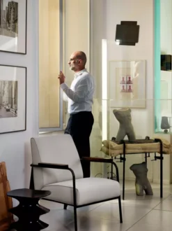 Vitra Fauteuil De Salon Fauteuil, Onderstel Chocolade, Stof Twill Donkergrijs, Armleuningen Gerookt Eiken -Vitra Verkoopwinkel x886x886 vitra fauteuil de salon fauteuil sfeer 2.jpg.pagespeed.ic .9ThbPqLd2n