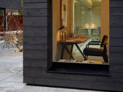 Vitra Fauteuil Direction Fauteuil Twill Blue, Prouve Blue, Arm Nat -Vitra Verkoopwinkel x886x886 vitra fauteuil direction fauteuil2.jpg.pagespeed.ic .dkPecs3SOE