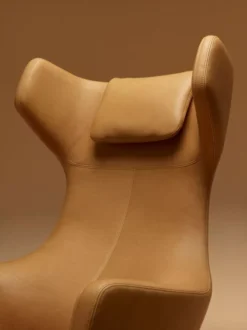 Vitra Grand Repos Loungestoel Met Ottoman, Leder Premium Camel -Vitra Verkoopwinkel x886x886 vitra grand repos loungestoel sfeer2.jpg.pagespeed.ic .A40mpMgoxi 1