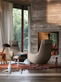 Vitra Grand Repos Loungestoel Met Ottoman, Cosy Kiezelgrijs -Vitra Verkoopwinkel x886x886 vitra grand repos ottoman loungestoel cosy lichtgrijs sfeer 1.jpg.pagespeed.ic .Cu6ZqEw81V