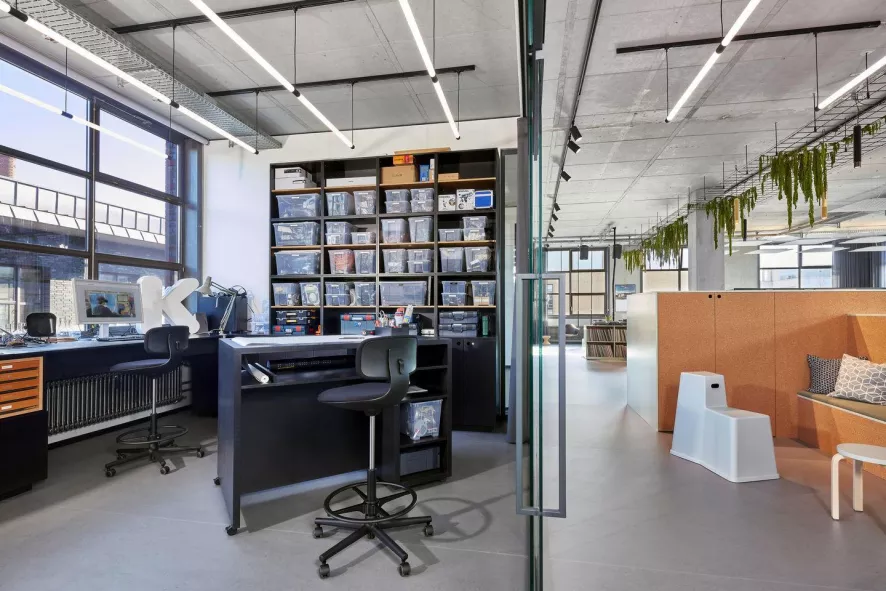 Vitra Rookie Bureaustoel High F30 Aubergine 3 Vitra Rookie Bureaustoel High F30 Aubergine - Afbeelding 3