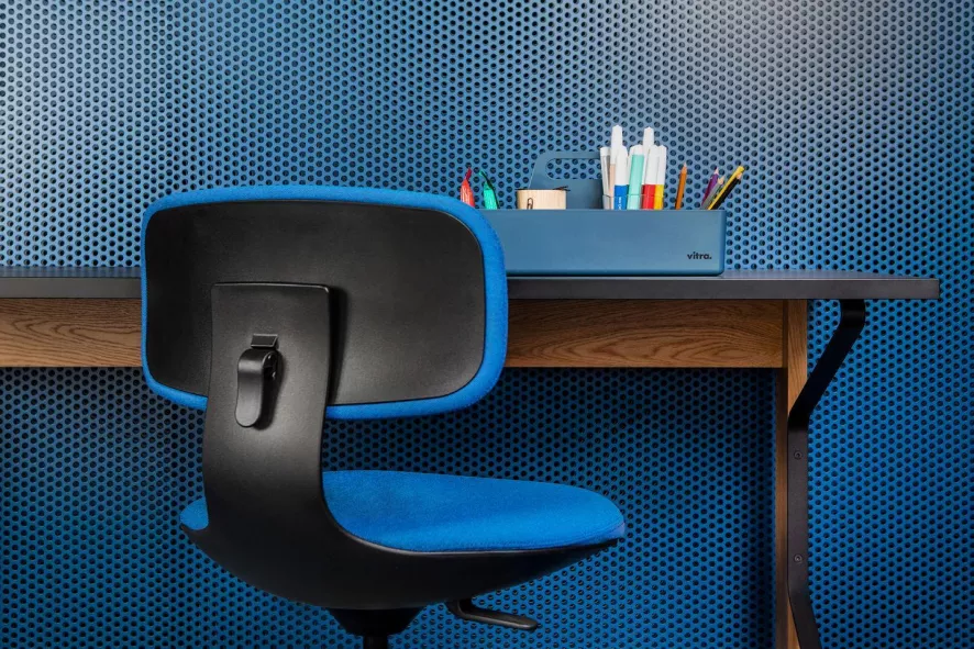 Vitra Rookie Bureaustoel High F30 Aubergine 4 Vitra Rookie Bureaustoel High F30 Aubergine - Afbeelding 4