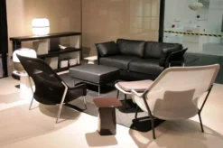 Vitra Slow Chair Met Ottoman Loungestoel Bruin / Poedercoating Aubergine 31 Vitra Slow Chair Met Ottoman Loungestoel Bruin / Poedercoating Aubergine -Vitra Verkoopwinkel x886x886 vitra slow chair met ottoman sfeer1.jpg.pagespeed.ic .MYO Nw29U4