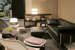 Vitra Slow Chair Met Ottoman Loungestoel Bruin / Poedercoating Aubergine 28 Vitra Slow Chair Met Ottoman Loungestoel Bruin / Poedercoating Aubergine -Vitra Verkoopwinkel x886x886 vitra slow chair ottoman loungestoel sfeer 5.jpg.pagespeed.ic .ydX31yw9f