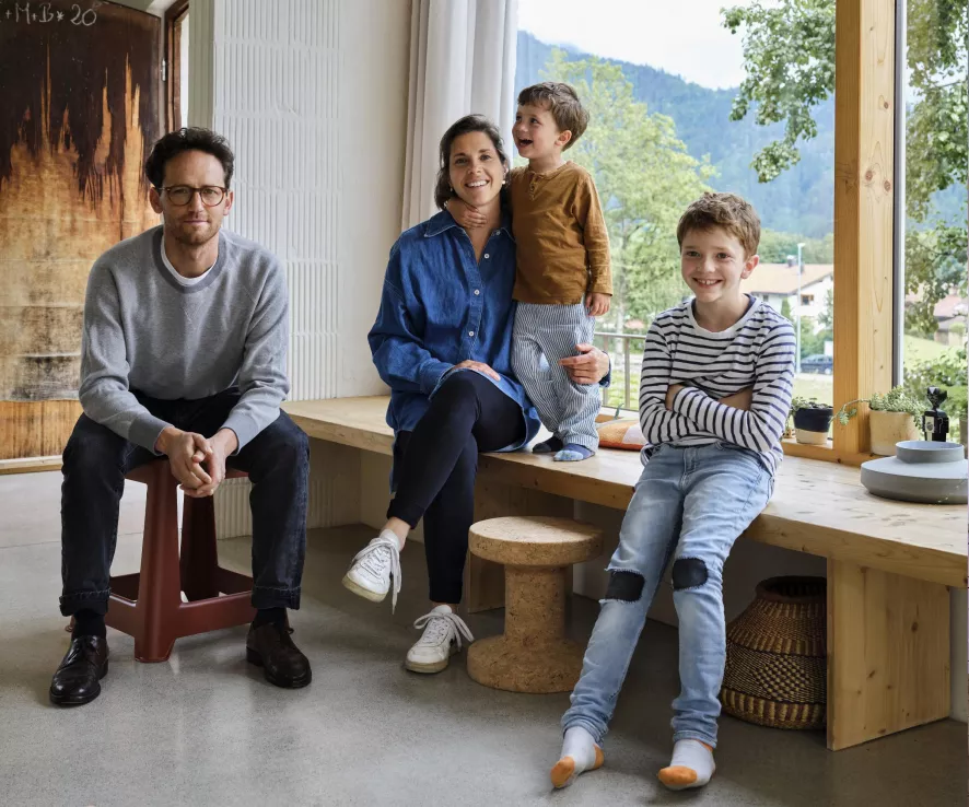 Vitra Chap Kruk Diepzwart 10 Vitra Chap Kruk Diepzwart - Afbeelding 10